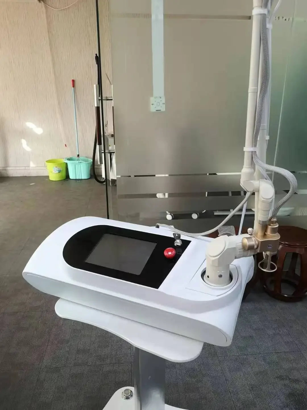 Newest Portable Fractional Co2 Laser Skin Resurfacing Acne Scar Removal Fractional Co2 Laser Machine